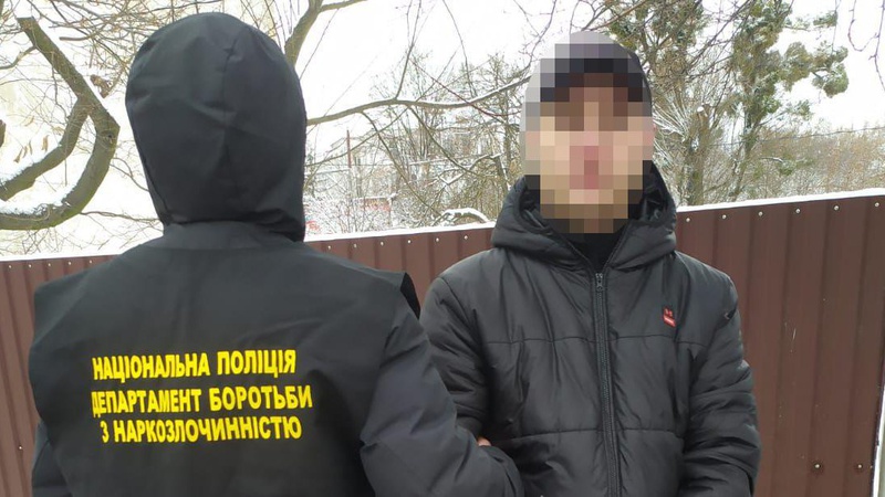 У Луцьку поліцейські підозрюють 31-річного чоловіка у збуті наркотиків
