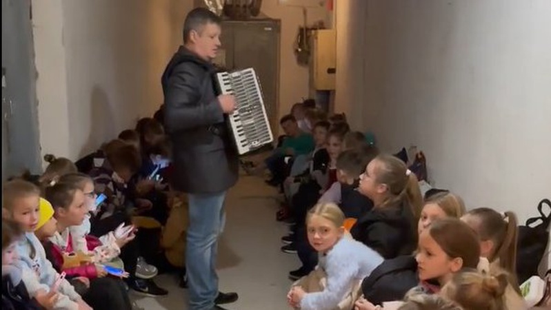 У Луцьку діти під час тривоги в укритті співали «Ой, у лузі червона калина»