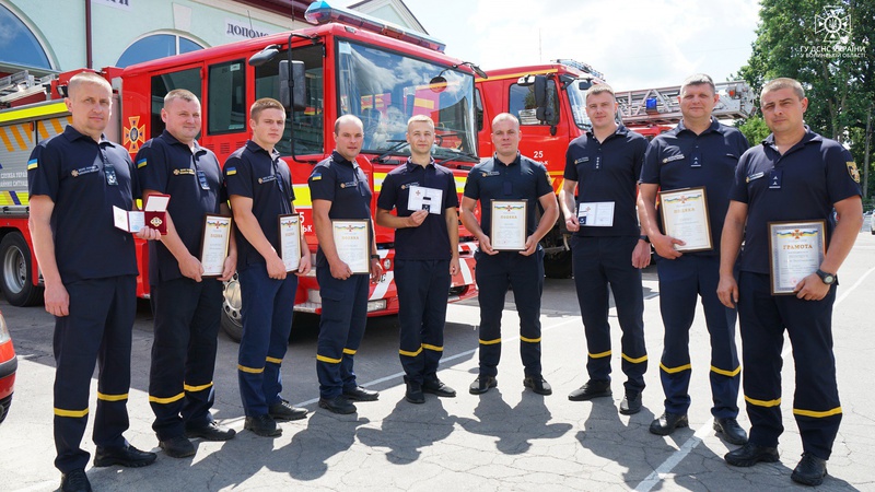 На Волині вручили спецзвання і відзначили нагородами рятувальників. ФОТО