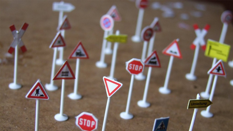 З 1 листопада на українських дорогах з’являться нові знаки та розмітка. ФОТО