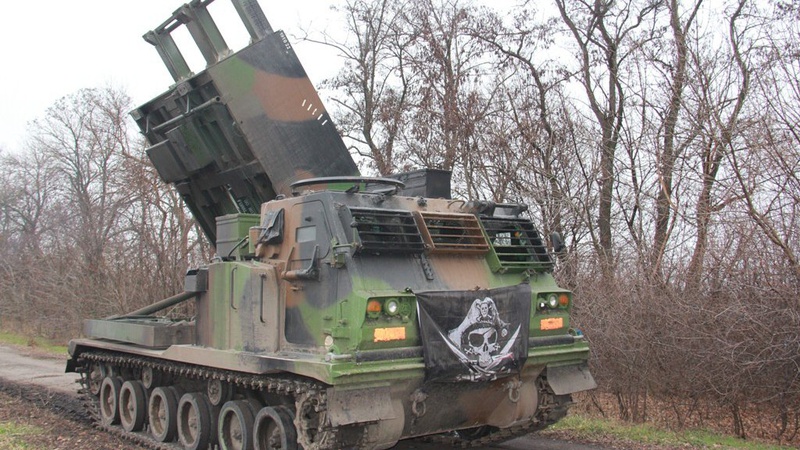 Літак, гелікоптер, десятки танків, бронемашин, авто, 8 артсистем, 5 РСЗВ і 530 окупантів – втрати ворога за добу