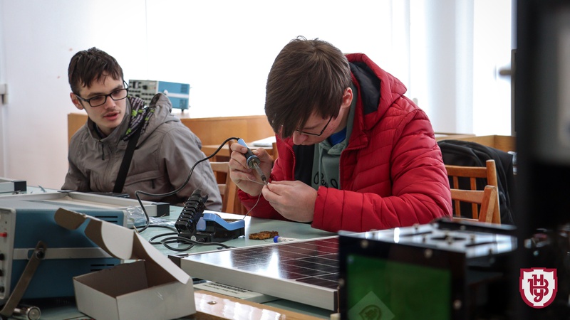 У Волинському університеті налагодили виготовлення сонячних панелей для бійців