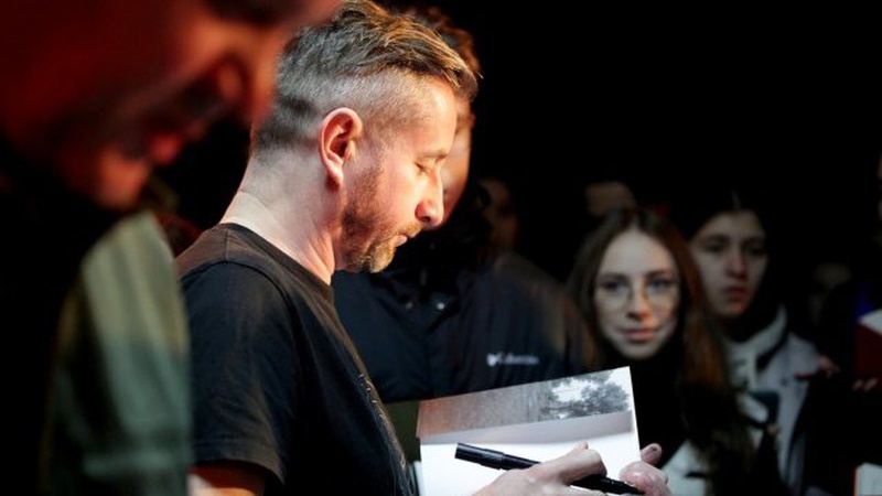 Сотні лучан прийшли на зустріч з поетом Сергієм Жаданом. Фото