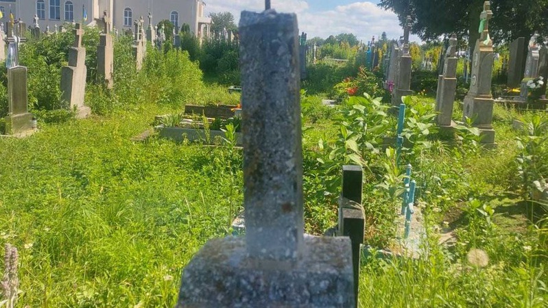 У селі на Волині вандали знищили і зіпсували понад 10 пам’ятників