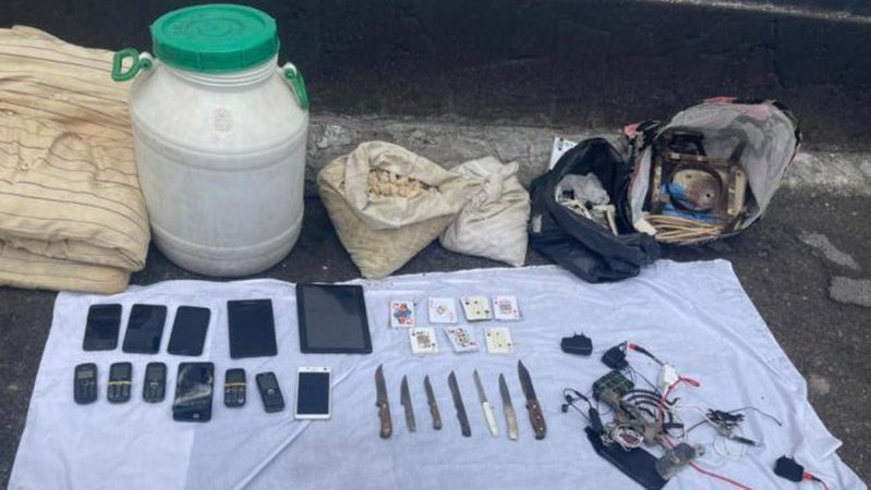 У луцькому СІЗО та маневицькій колонії у в’язнів вилучили заборонені предмети. ФОТО