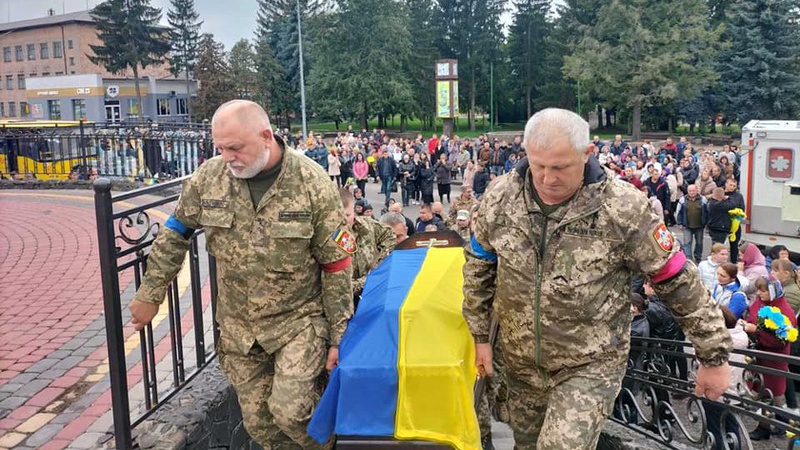 Він так чекав народження сина: у Рожищі попрощалися з загиблим Героєм