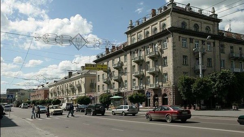 У Луцьку призупинять рух транспорту проспектом Волі