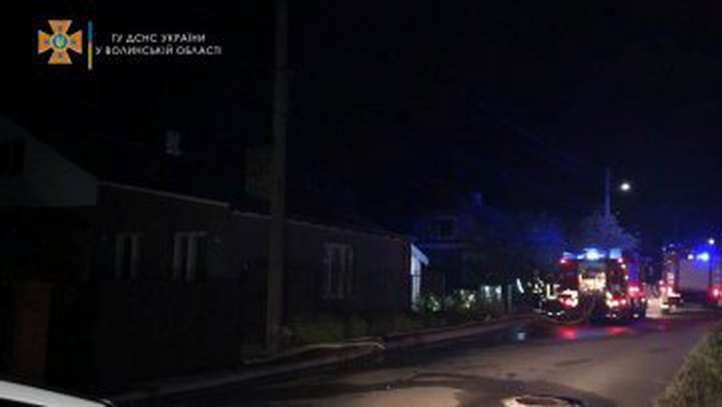 На Волині вночі горів будинок: із пожежі врятували 55-річного господаря