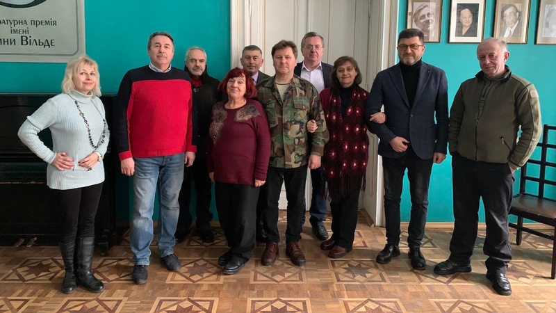 Відомий лучанин презентував книгу про конкретику в житті