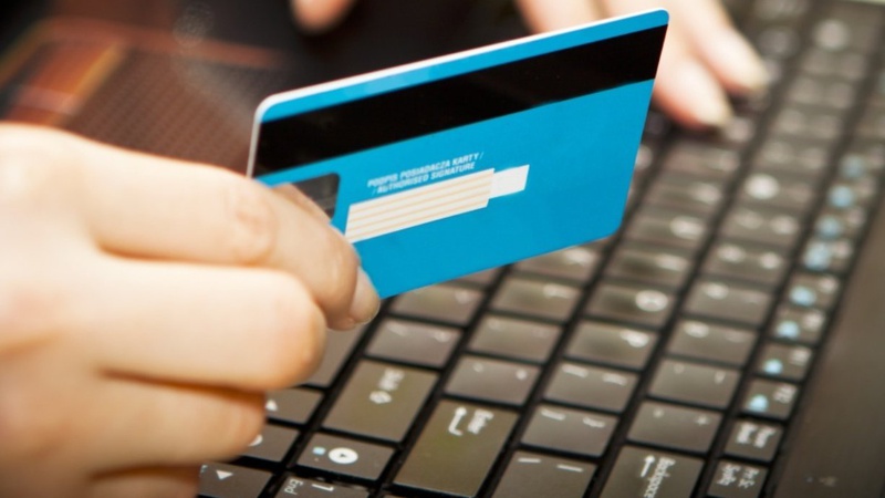 Волинянка продавала в інтернеті засоби догляду за волоссям і позбулася 43 тисяч