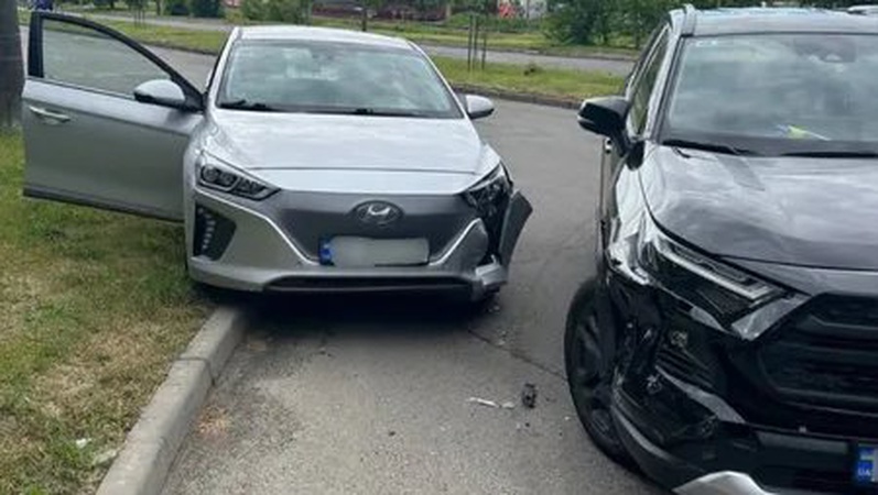 У Луцьку – ДТП: водій Toyota протаранив Hyundai