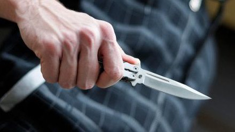 Погрожував ножем й обікрав: на Волині затримали зловмисника