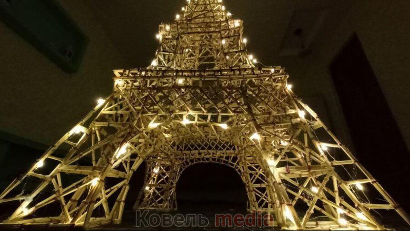 Юний волинянин зробив пліт із пляшок та Ейфелеву вежу з сірників