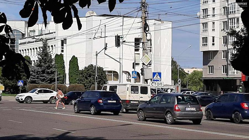 У центрі Луцька зникло світло: у чому причина. ФОТО