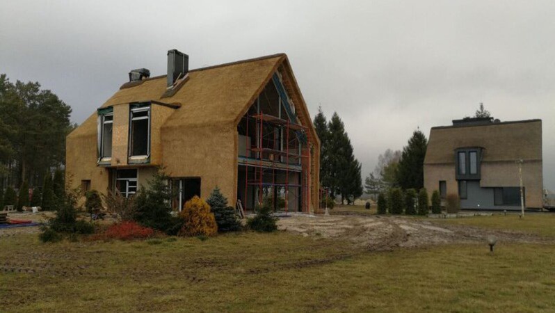 Екобудинки для містян: у Луцьку презентували солом’яні конструкції. ФОТО