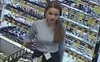 У Луцьку поліцейські розшукують жінку, яка може бути причетна до крадіжки. ФОТО