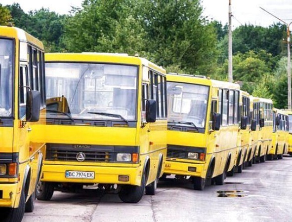 У приміських маршрутках Луцька заборонять платити за проїзд гривнями