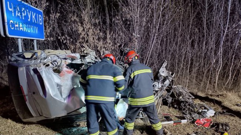 Під Луцьком – смертельна аварія: зіткнулися легковик та вантажівка. ФОТО