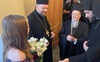 Волинянка подарувала Вселенському Патріарху, який вимолив у Бога для неї зцілення, букет квітів