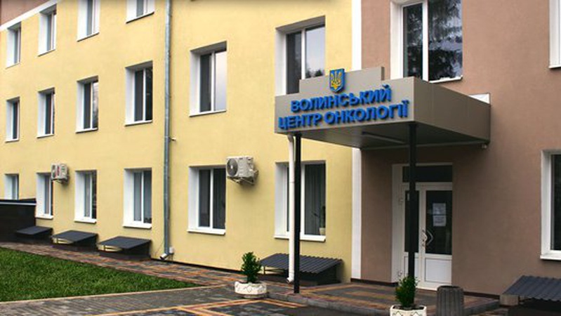 У волинській клініці пацієнтці видалили рідкісну пухлину. ФОТО 18+