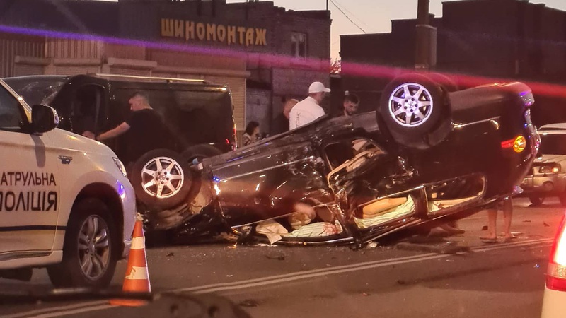 Двох постраждалих хлопців із «Volkswagen» витягнули свідки: деталі ДТП у Луцьку