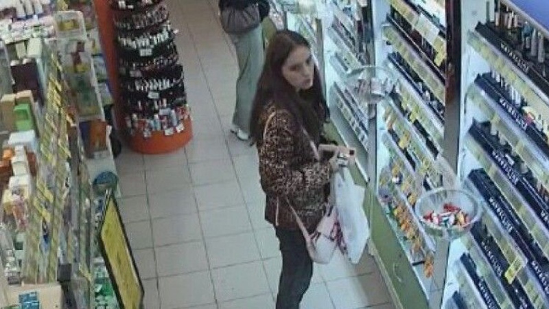 На Волині шукають злодійку, яка обчистила магазин