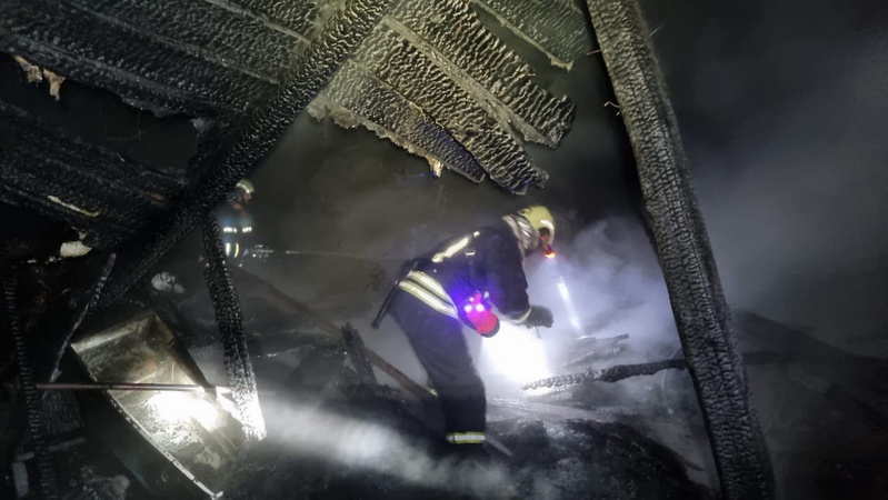 На Маневиччні горіла господарська споруда