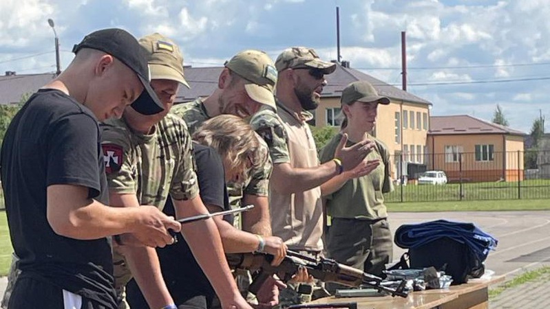 У Боратинській громаді мешканців навчали основам військової справи. ФОТО