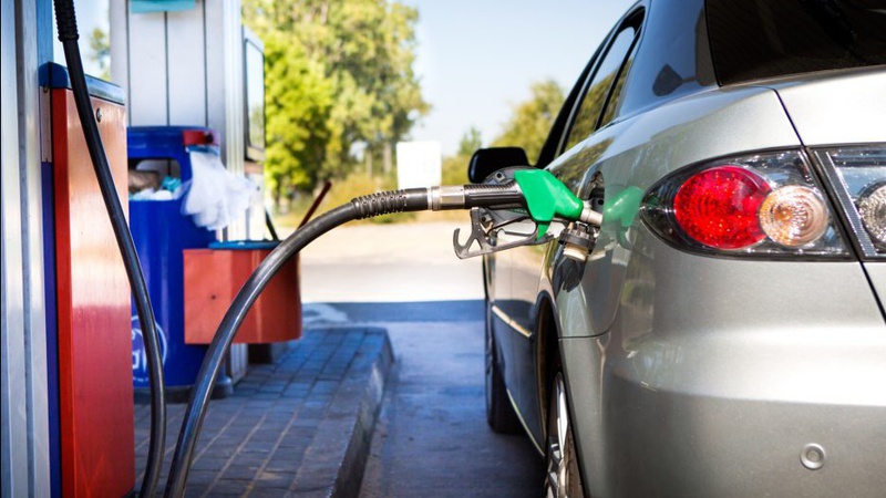 Мінекономіки стверджує, що Кабмін не обмежував ціни на преміальне пальне