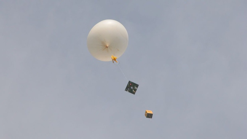 У Польщі біля військової частини виявили рештки повітряної кулі - могла залетіти з Білорусі