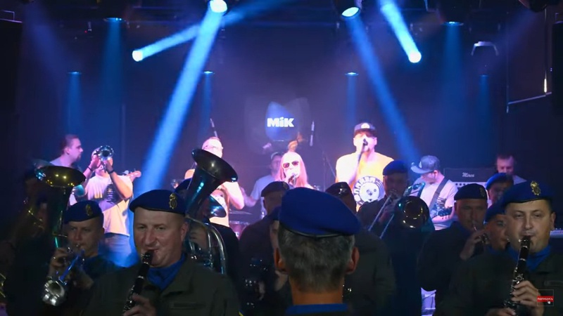 Луцький гурт «Флайза» та військовий оркестр презентували спільний музичний проєкт. ВІДЕО