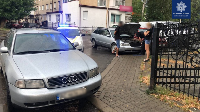 По Луцьку їздили автомобілі-двійники