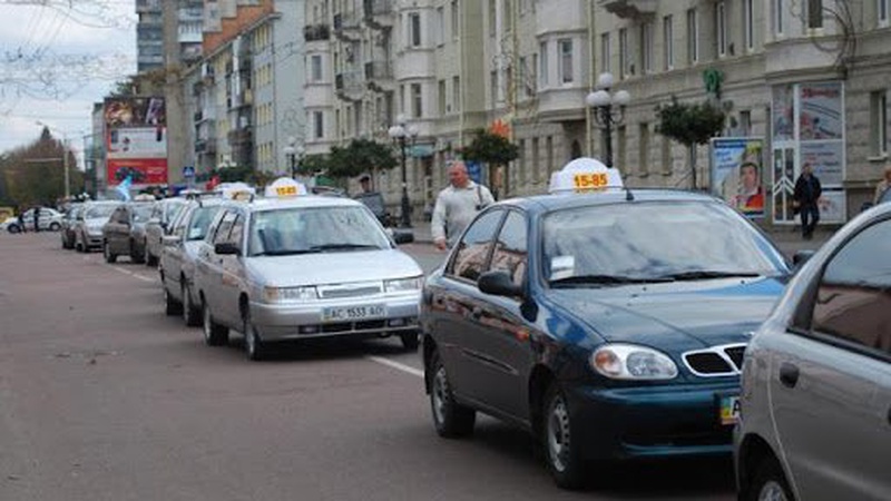 У Луцьку малолітній пограбував таксиста