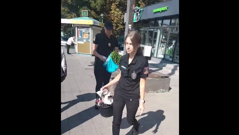 У Луцьку муніципали забирають в людей сільгосппродукцію і віддають у зоопарк, кажуть: все законно