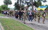 Плакали всі, навіть небо: заквітчаною дорогою востаннє провели воїна з Волині Андрія Іщика