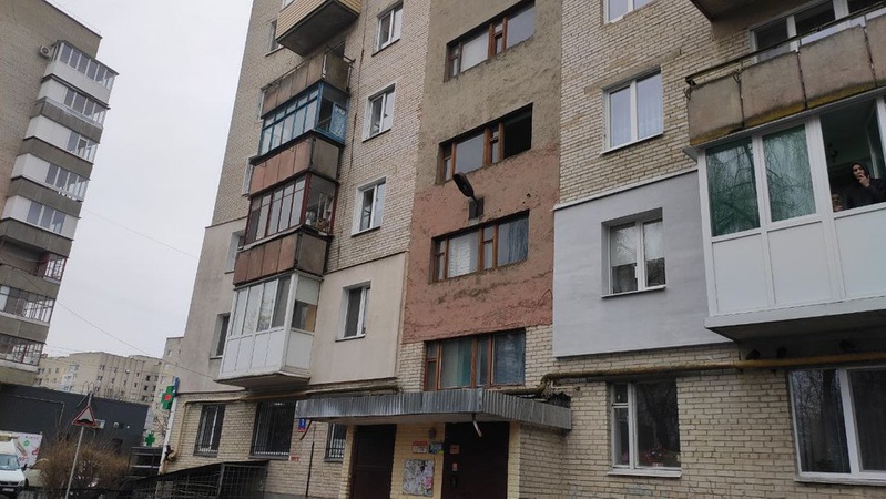 Розповіли подробиці падіння лучанина з вікна під’їзду