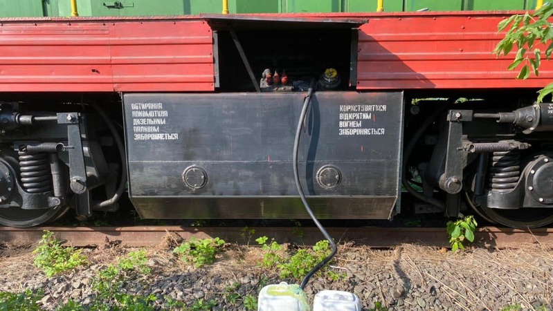 У Рівному затримали п’ятьох працівників локомотивного депо, які тоннами зливали пальне