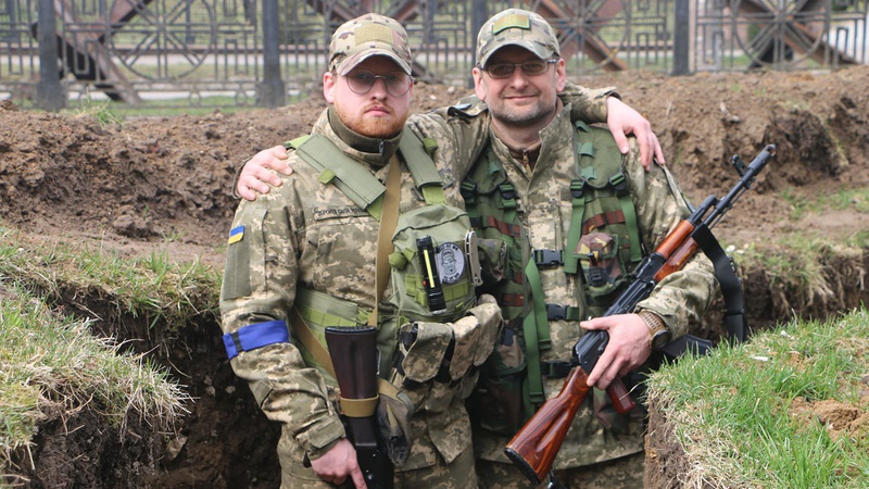 Лучани, батько та син, воюють в одному батальйоні
