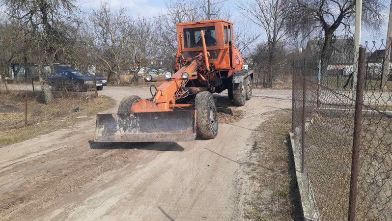 У селищі на Волині грейдерують дороги
