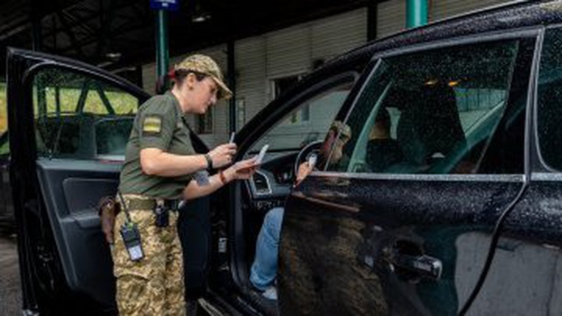 Трьом чоловікам, які намагалися незаконно виїхати через волинський кордон, оголосили про підозру