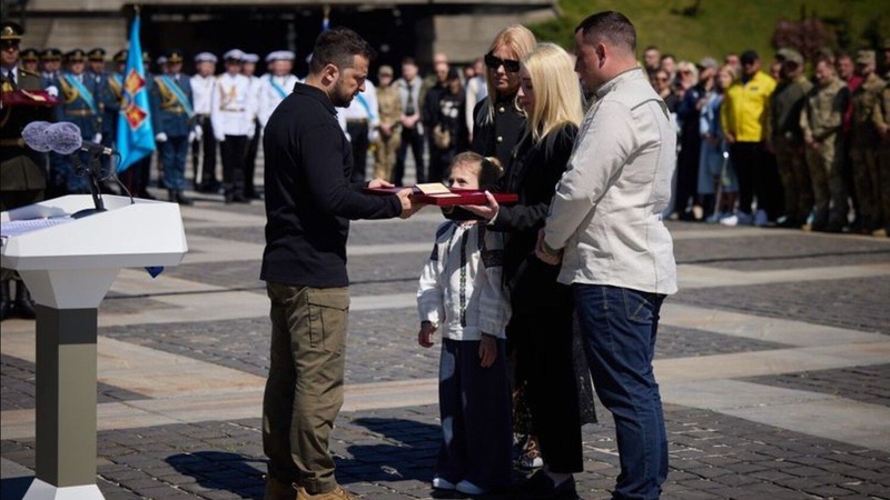 Володимир Зеленський вручив високу нагороду рідним полеглого Героя з Волині