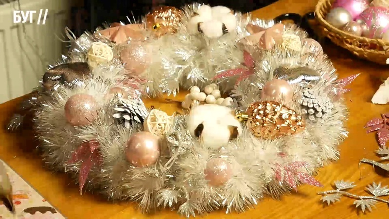 Волинянка навчала, як зробити різдвяний віночок власноруч