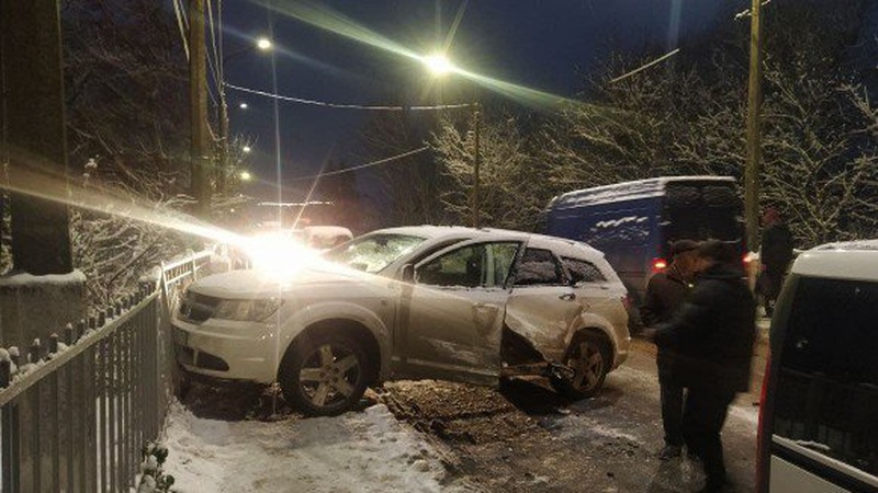 Від удару викинуло на узбіччя: у Луцьку сталася аварія за участю трьох авто. ФОТО