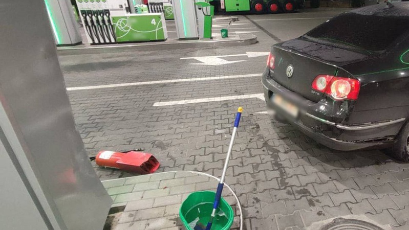 У Ковелі п’яний «в дрова» водій наїхав на колонку на заправці