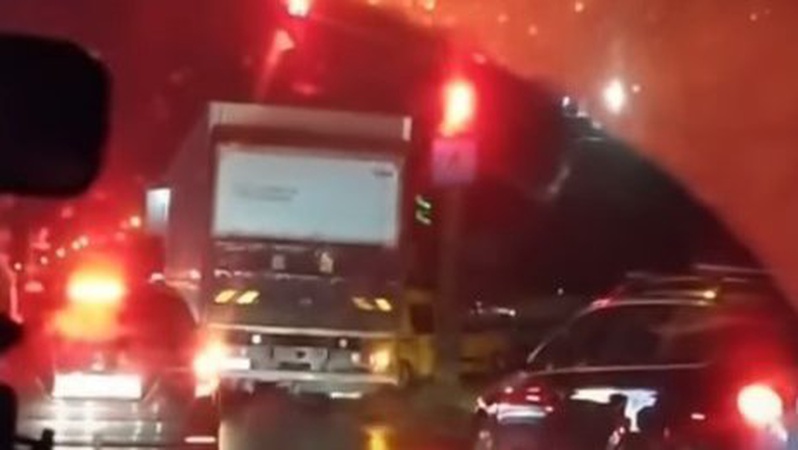 В аварії у Луцьку фура притиснула авто до стовпа. ВІДЕО