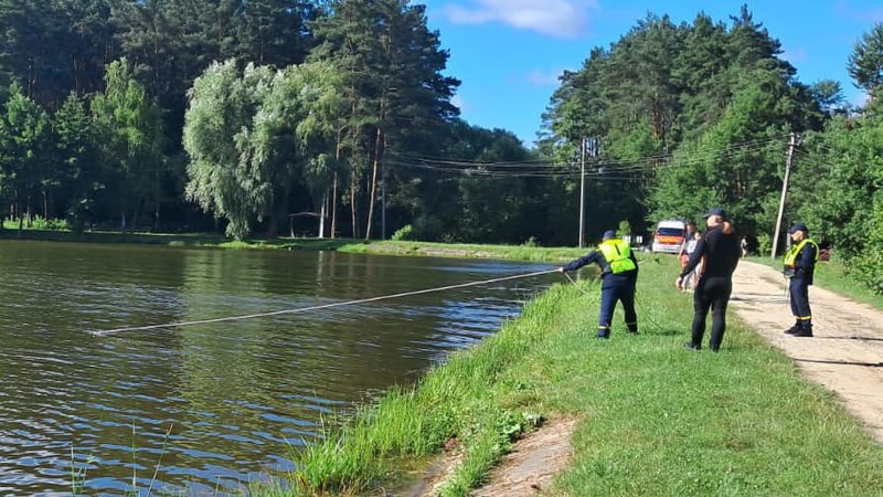 На Волині дістали з водойми тіло чоловіка. ФОТО 18+