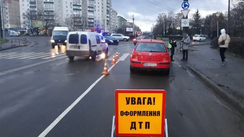 У Луцьку на переході збили жінку. ФОТО