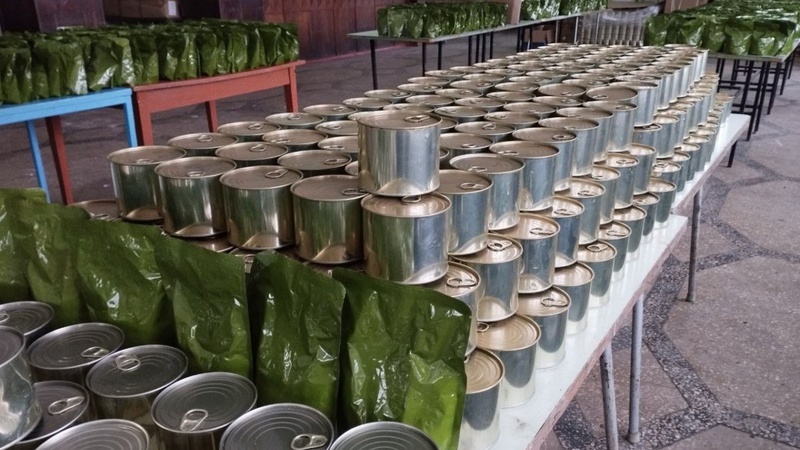 Віряни церкви на Волині виготовляють для бійців ЗСУ тушонку та консерви