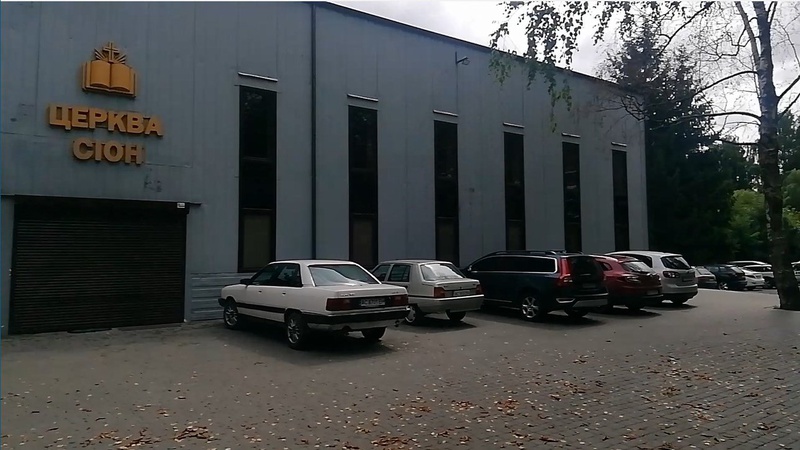 Передати павільйон Церкві попросив Борис Клімчук, – ексвласник приміщення в парку Луцька