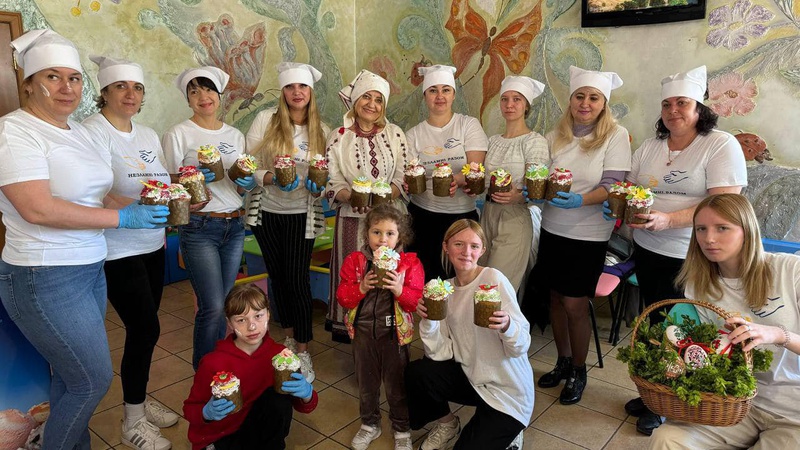 «Хліб єднання»: переселенці в Нововолинську випікали Великодні паски